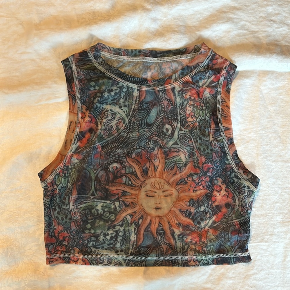 3 Cropped Tank Tops - Picture 2 of 4